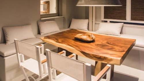 Acropolis Luxury Apartments - image 3