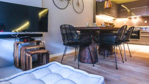 Acropolis Luxury Apartments - image 7