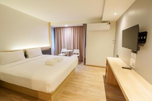 room detail thumbnail 1