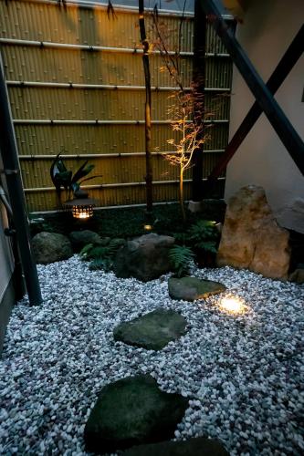 100平米で最大10名宿泊可能- Shinsaibashiまで徒歩5分の立地で美しい日本家屋です-BBQも楽しめます