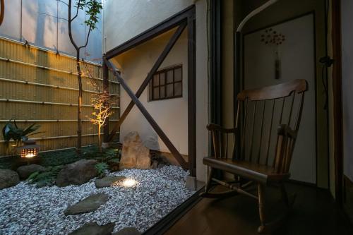 100平米で最大10名宿泊可能- Shinsaibashiまで徒歩5分の立地で美しい日本家屋です-BBQも楽しめます