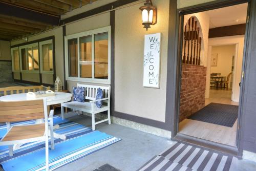 Charming Suite in Tudor house with private entrance and garden in Burnaby, Canada