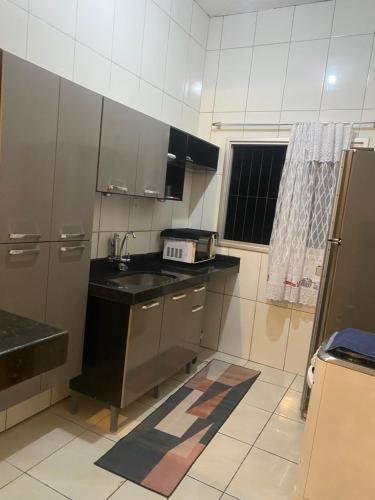 Casa completa com dois quartos e estacionamento grátis