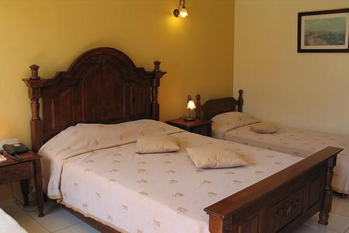 4 twin beds