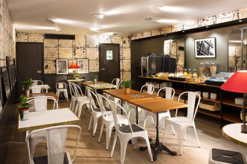 Food and beverages, Hotel Espace Champerret in Levallois-Perret