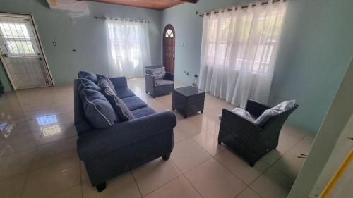 Halfmoonbay Pink Butterfly 1 bedroom right in บาสเซตเตอร์เร่