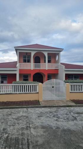Halfmoonbay Pink Butterfly 1 bedroom right in บาสเซตเตอร์เร่