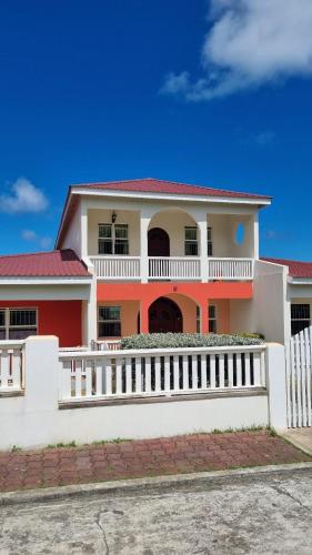 Halfmoonbay Pink Butterfly 1 bedroom right in บาสเซตเตอร์เร่