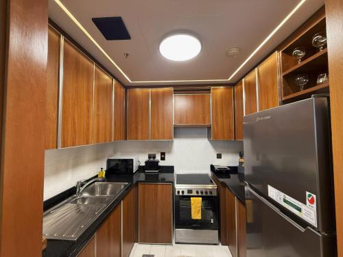 Trinity Holiday Homes - Sheikh Zayed Road Right Next to Financial Center Metro Station Exit 1 - image 3