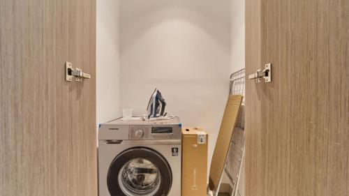 Stylish 1 Bedroom in Viridian City Walk - image 6