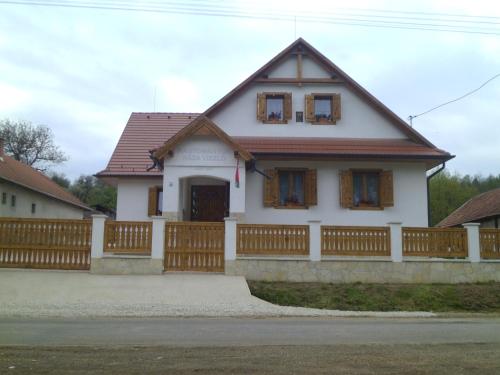  Hagyományok Háza Viszló in Viszló