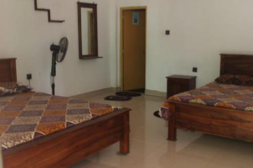 2 double beds