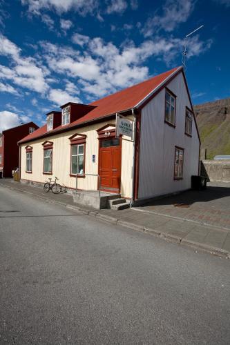 Guesthouse Ísafjördur - Gamla - image 12