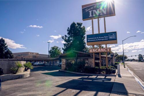 Town and Country Inn – Santa Maria, CA