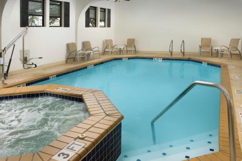 Best Western Alamo Suites near The Guenther House Museum