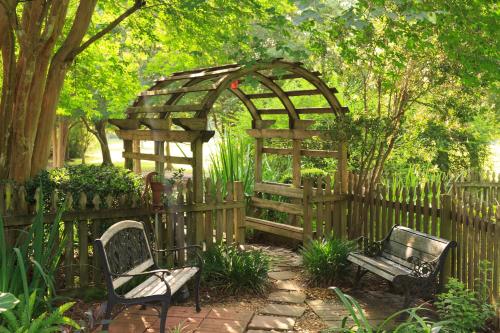 Maison DMemoire Bed & Breakfast Cottages in Rayne, USA