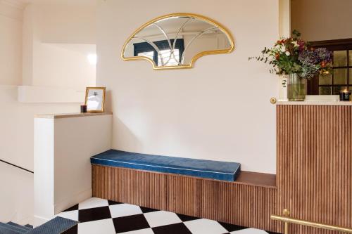 Лоби, Hôtel de la Comète (Hotel de la Comete) in 19th - Buttes-Chaumont