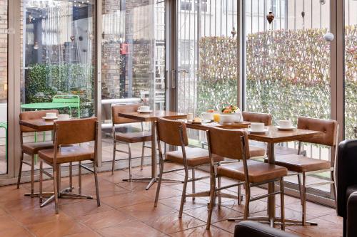 Храна и напитки, Hôtel de la Comète (Hotel de la Comete) in 19th - Buttes-Chaumont