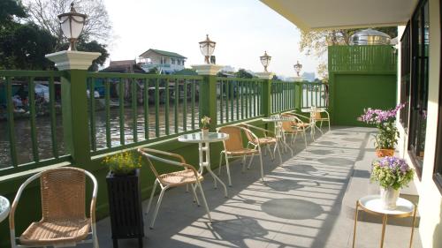 บริการและสิ่งอำนวยความสะดวก, บางหลวง บูทีค โฮเทล (Bangluang Boutique Hotel) near หน่วยบัญชาการนาวิกโยธิน กองทัพเรือ