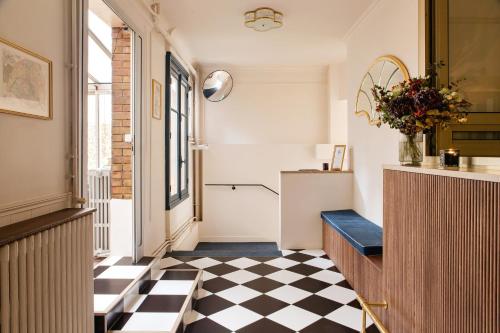 Лоби, Hôtel de la Comète (Hotel de la Comete) in 19th - Buttes-Chaumont