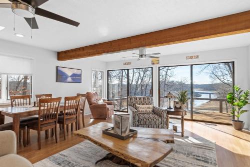 Lakefront Home Serene Views & Deck Near Mammoth Cave in Falls of Rough (KY)