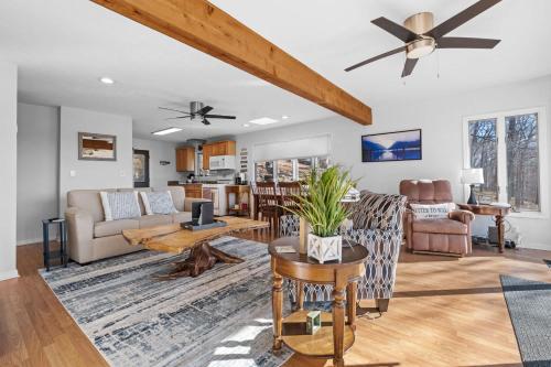 Lakefront Home Serene Views & Deck Near Mammoth Cave in Falls of Rough (KY)