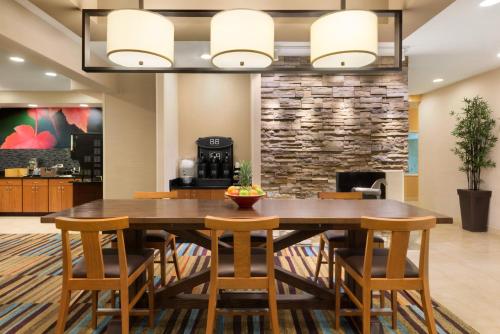 Αίθουσα υποδοχής, Amerivu Inn and Suites in Γκραντ Φορκς(Βόρεια Ντακότα)