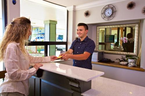 456 Embarcadero Inn & Suites - image 39