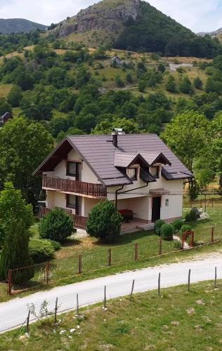 Vikendica u srcu Bjelasnice in Trnovo