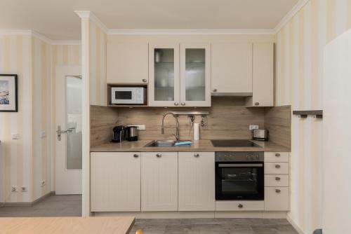 Kitchen, 5-Sterne-Ferienapartment Dunensand direkt am Kurstrand in Zingst