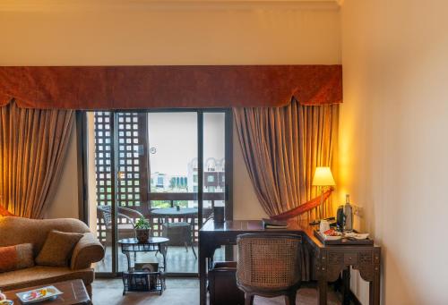 room detail thumbnail 2