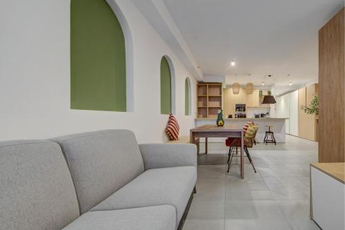 Beautiful 1BR studio with AC and WIFI in St Julians by 360 Estates - Location saisonnière - San Ġiljan