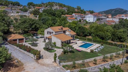 Villa Olive by Villas Guide in Topolo
