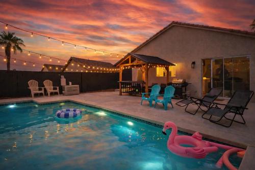 FUN Retro Arcade Villa - Pool&Spa, Arcades, Billiards,BBQ Gazebo Lounge, 10 Mins Strip — other in 9482 Joe Robby Ct, Las Vegas United States, NV 89148