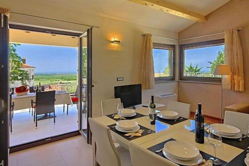 Einzigartige Villa mit Salzwasserpool, Panoramablick, Bikes, Trampolin, Tischtennis in Markovac