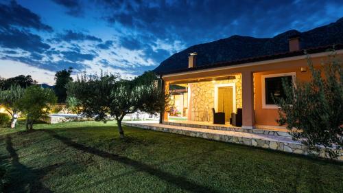 Villa Marija Desne by Villas Guide in Desne