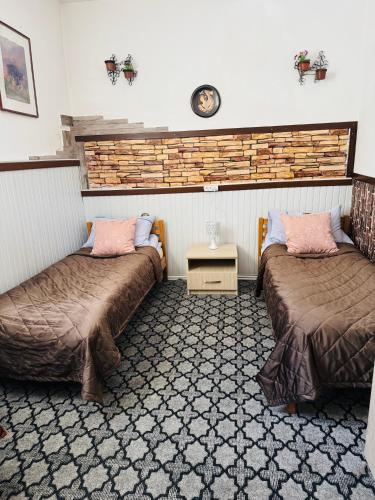 2 twin beds