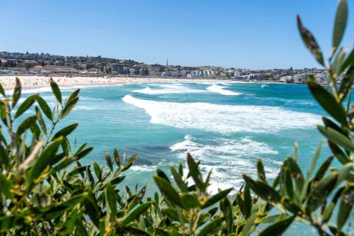 Bondi Beach Breeze - New Listing with parking - main image