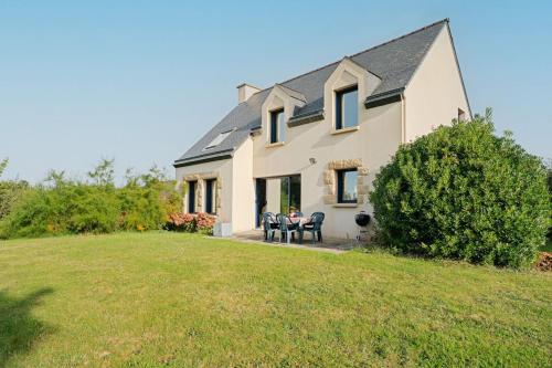 Ieeja, "La Maison Bleue" familiale 1600m des plages in Matignon