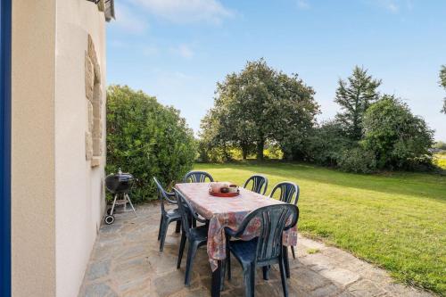 Ieeja, "La Maison Bleue" familiale 1600m des plages in Matignon
