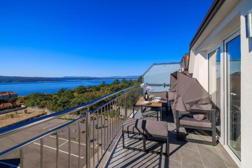 Modernes Apartment mit traumhaften Meerblick zur Insel Krk – khách sạn tại Sopaljska
