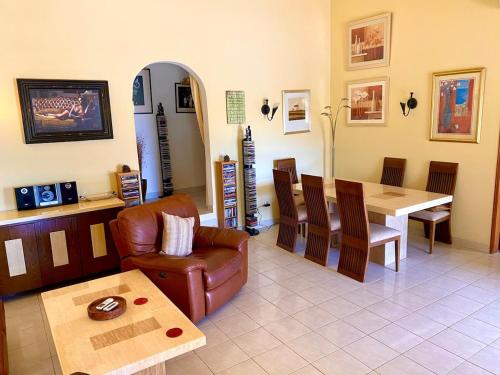 Casa Mariano Private Heated Pool With Views and AC in Paderne