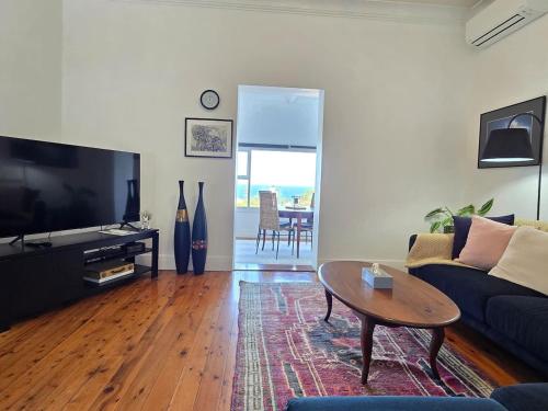 Oceanview 1BR Apartment 10 minute walk to beach - image 12