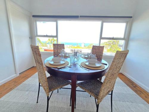 Oceanview 1BR Apartment 10 minute walk to beach - image 8