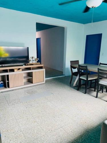 5 Bedrooms Game Room Outdoor Lounge in Carolina