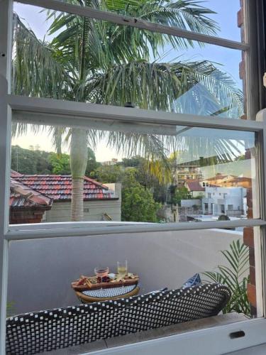 The Palm Suite on Francis - main image