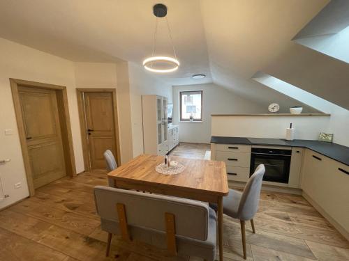 2 bedrooms, 4 beds