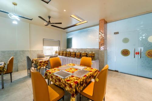 Restaurant, Treebo Maharaja Near Ranjangaon MIDC in Shikrapur