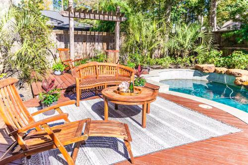 Cherry Hills Poolside Escape by StayLage in Klein