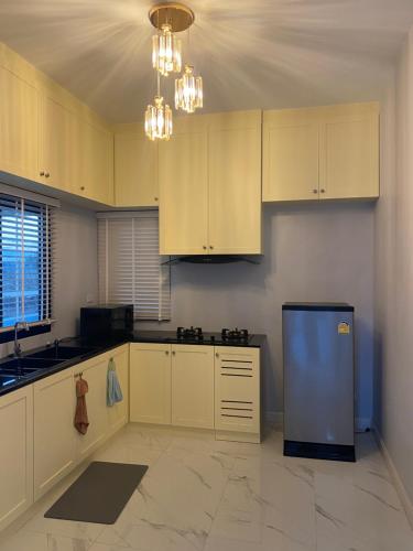 Alayah บ้านเดี่ยวสองชั้น ธาดาดิโอเอซิส in ชุมเห็ด